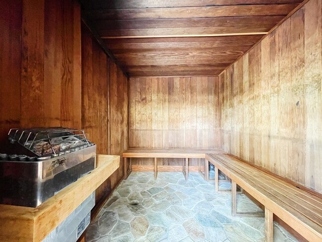 Building Photo - Ocean Views Salt Lake Condo with A/C