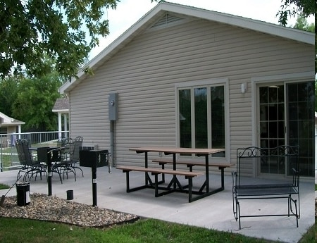 Building Photo - Village Green