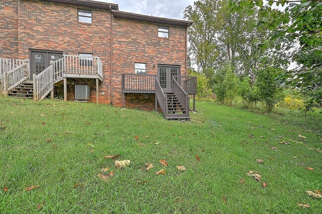Building Photo - 182 Hart Rd