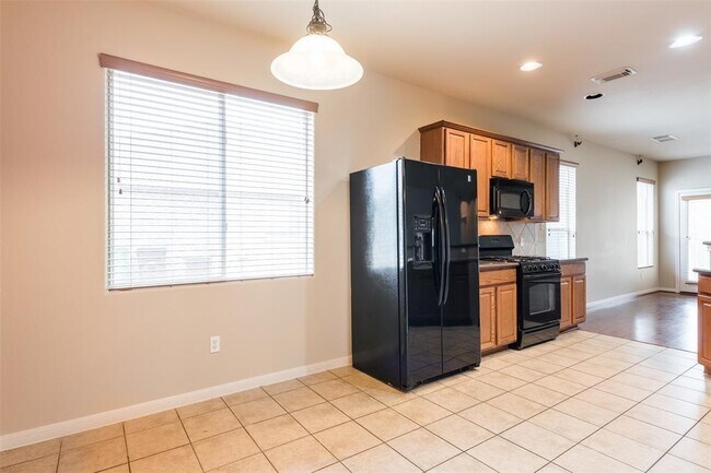 Building Photo - 913 Brighton Pl