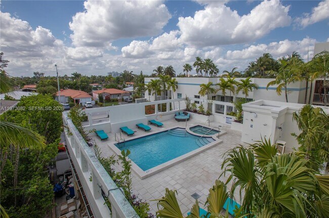 Building Photo - 9172 Collins Ave