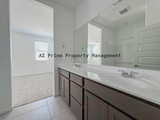 Building Photo - 9810 W Pinchot Ave