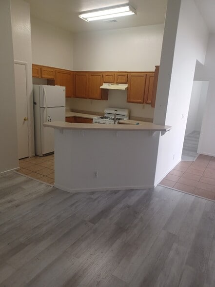 Building Photo - 5752 Indian Springs St