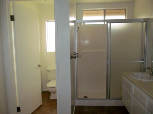 Building Photo - Spacious home/townhome in wonderful neighb...