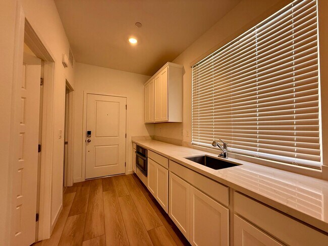 Building Photo - 4 BED 3.5 BATH 2 CAR GARAGE HOME w/ LOFT, ...