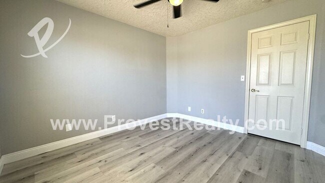 Building Photo - 13858 Rincon Rd