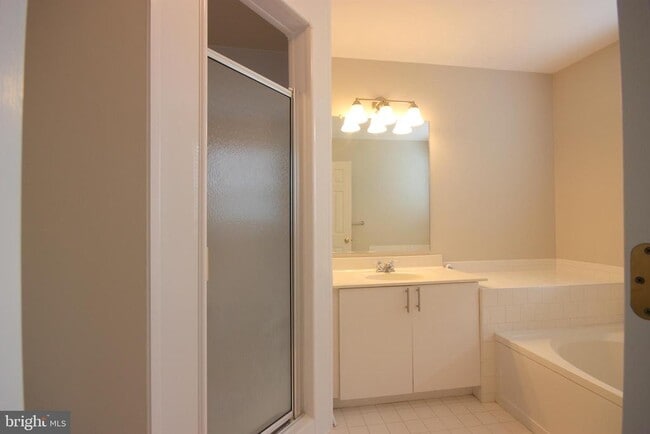 Building Photo - 7782 Blueberry Hill Ln