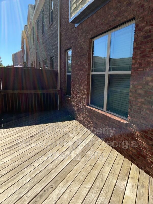 Building Photo - 1555 River Park Blvd