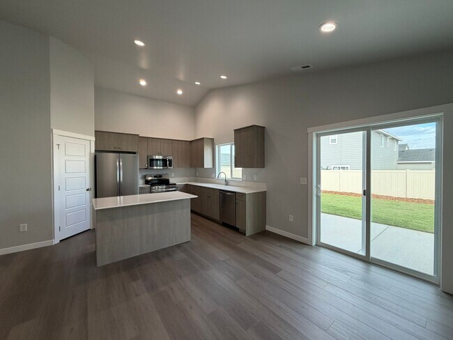 Building Photo - Brand new 3 bed 2 bath home with bonus roo...