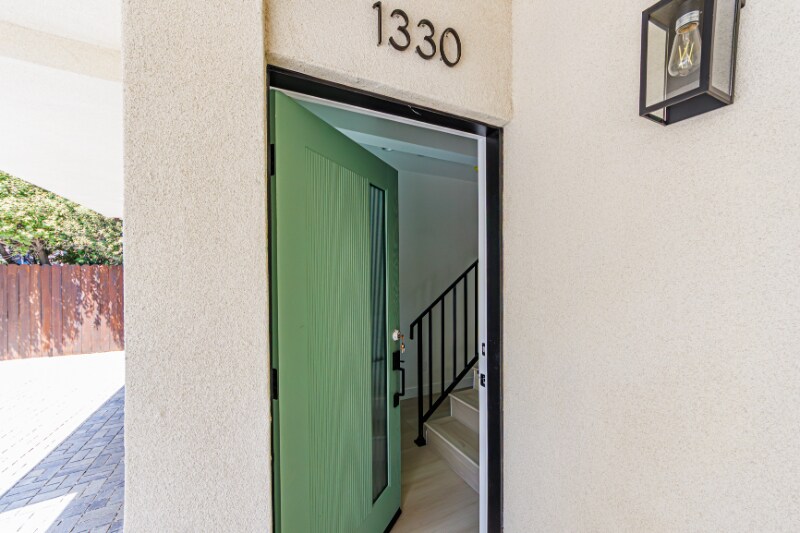 Building Photo - 1330 Tamarind Ave