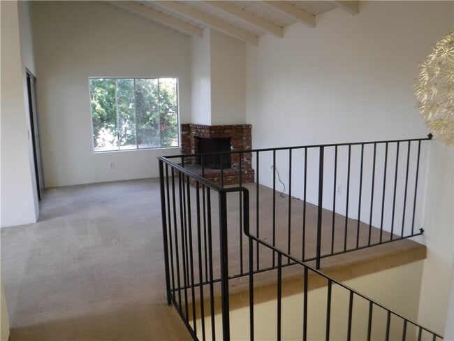 Building Photo - 500 Poinsettia Ave