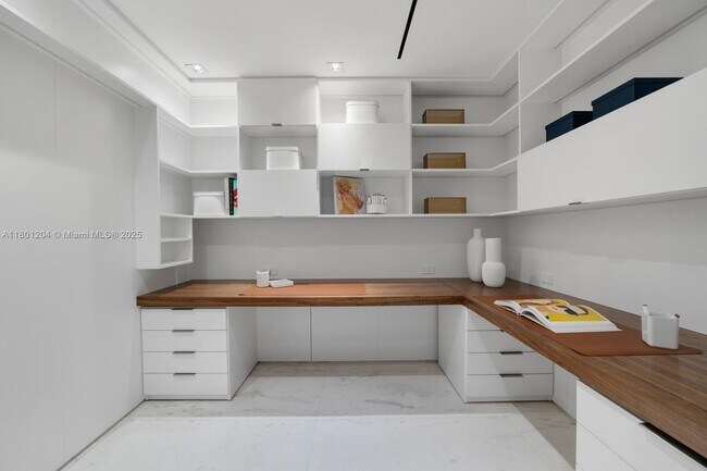 Building Photo - 17141 Collins Ave