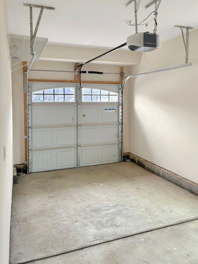 Building Photo - Modern and Luxurious 3 Bed/2.5 Bath in Atlee