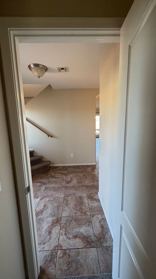 Building Photo - Spacious Surprise home with large backyard