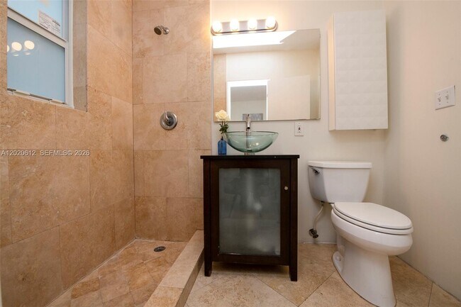 Building Photo - 2463 Pine Tree Dr
