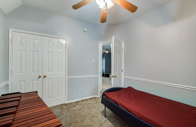 Building Photo - 3203 Blaesser Dr