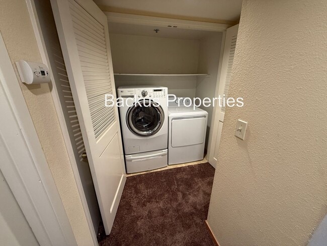 Building Photo - Beautiful two bedroom unit set in hills of Del Rey Oaks