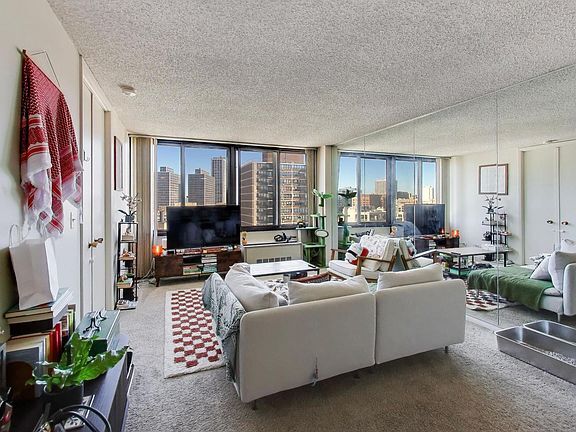 Building Photo - 2754 N Hampden Ct