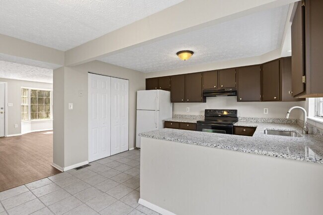 Building Photo - 916 Pentwood Ct