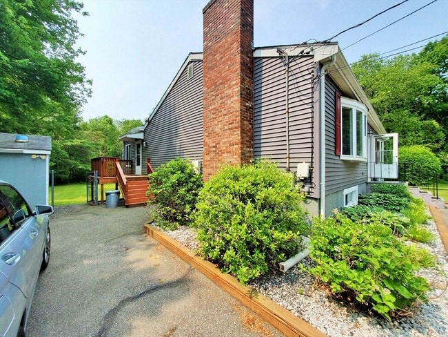 Building Photo - 77 Pleasant St
