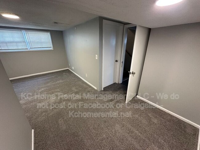 Building Photo - 708 NW Mock Ave