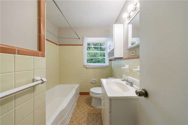 Building Photo - 893 Willivee Dr