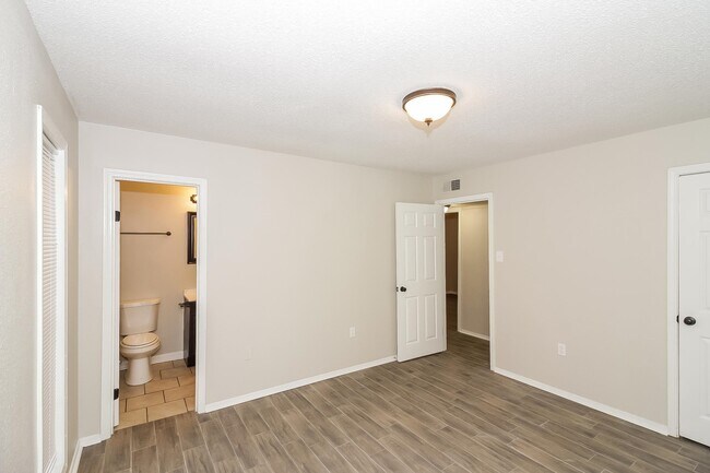 Building Photo - 5403 Clinchport Cir