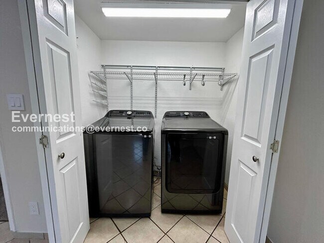 Building Photo - 3030 Anzio Dr