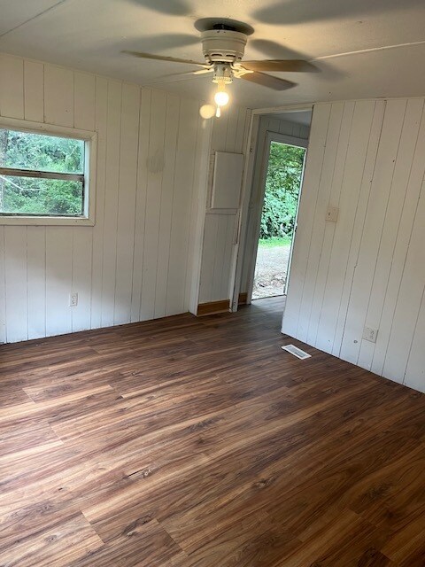 Building Photo - 8367 Countryside Dr