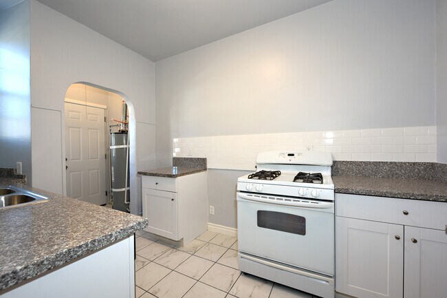 Building Photo - 630 Naranja Dr