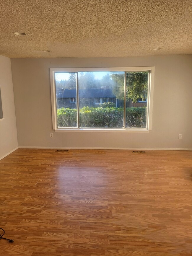 Building Photo - Rental