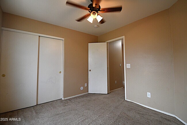 Building Photo - 40565 N Glen Meadows Ln