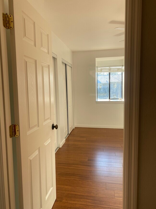 Building Photo - 908 Woodland Village