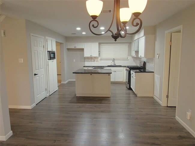 Building Photo - 3311 Golden Willow Dr