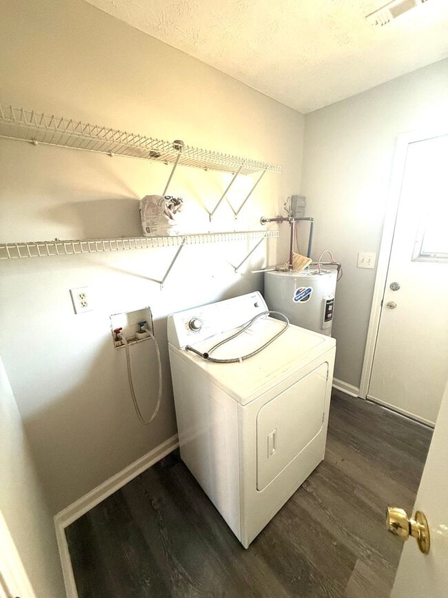 Building Photo - ** 3 Bed 2 Bath Located in Virginia Estates ** Call 334-366-9198 to schedule a self tour