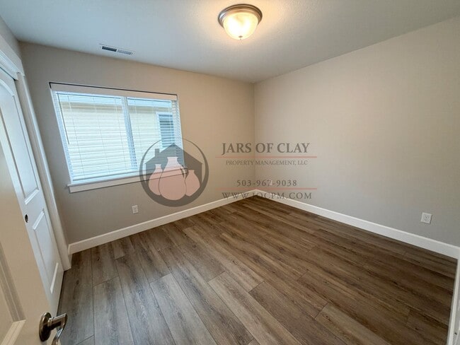 Building Photo - 1329/1331 Oppek St NE