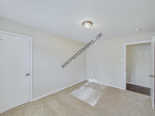 Building Photo - 202 S Claremont Ave