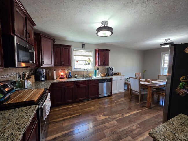 Building Photo - Charming 2-Story Home Available This Novem...