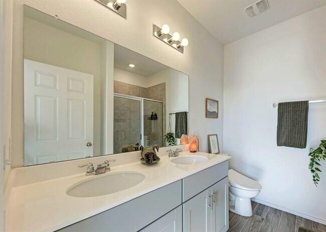 Building Photo - 112 Bennington Dr