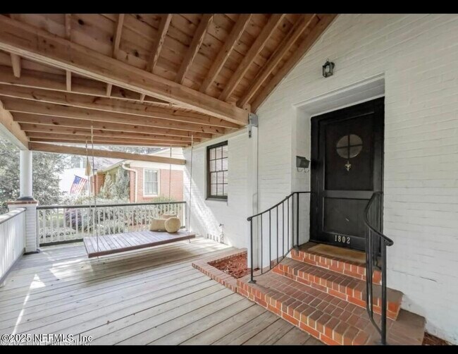 Building Photo - 1802 Kingswood Rd