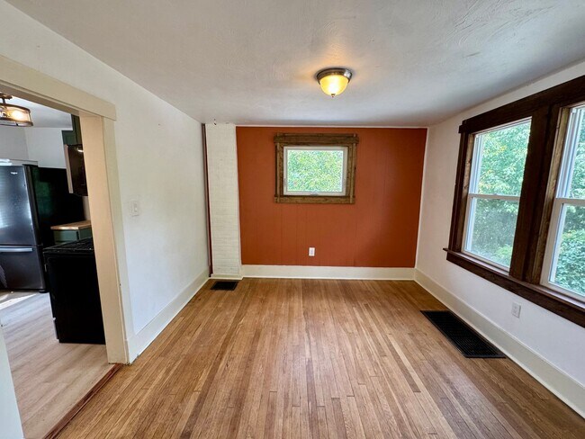 Building Photo - 309 Bellevue Rd