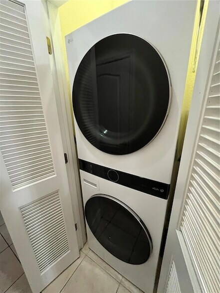 Building Photo - 2459 Caravelle Cir