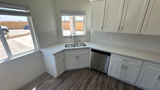 Building Photo - Coyote Run Duplexes 6000