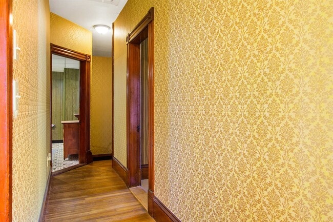 Building Photo - 19 Pine St