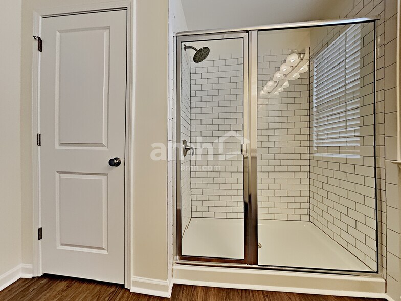 Building Photo - 227 Ivy Brook Dr