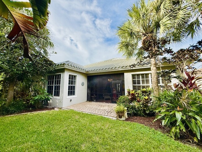 Building Photo - 16156 Parque Ln