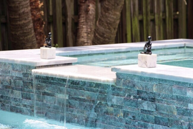 Building Photo - 834 SW 14th Ct