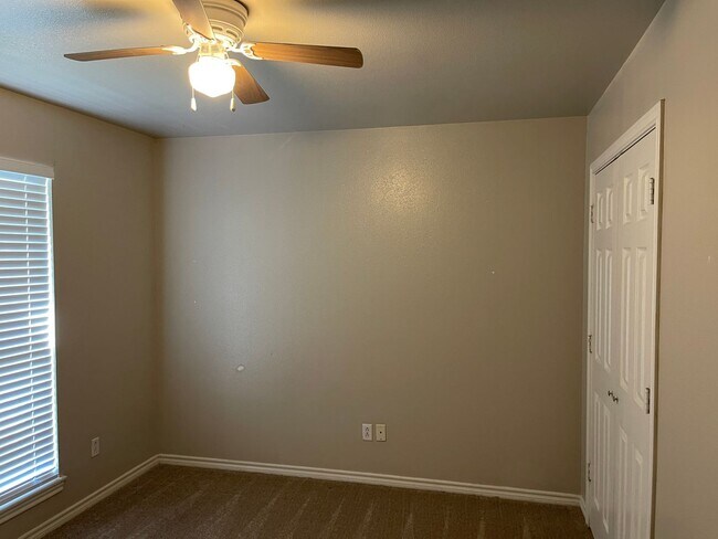 Building Photo - College Station - 3 bedroom/2 bath Duplex ...
