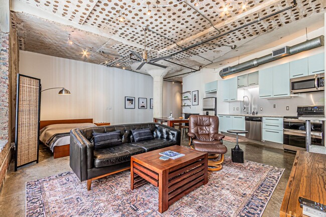 Building Photo - Modern Studio Loft in Downtown Dallas – Water & Internet Included in the Rent ($500 Off First Mon...