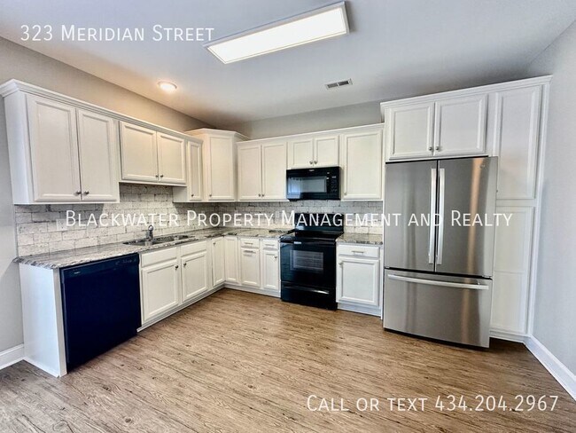Building Photo - 3 Bedroom Townhouse in Cornerstone!